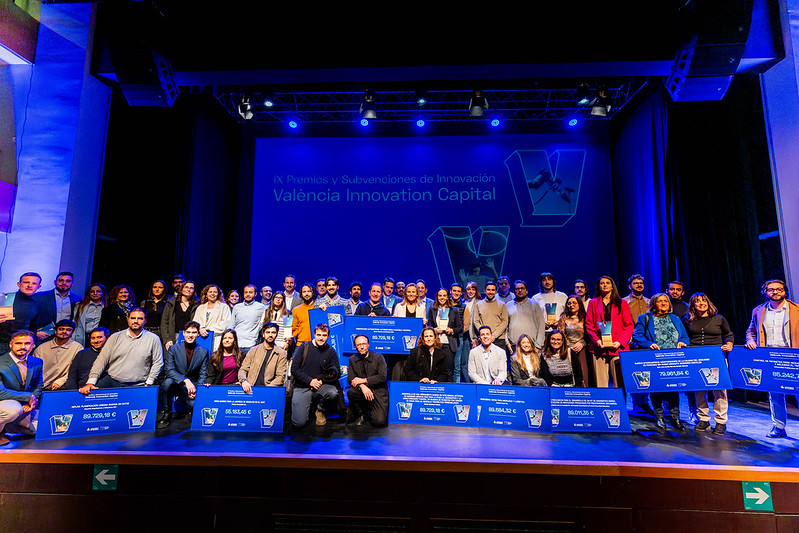 Foto grupal con todos los premiados en la Gala de Innovations Capital Valencia